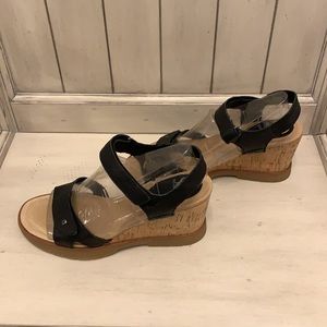 Sofft black leather cork comfort wedge sandals Cyndy. Size 9.